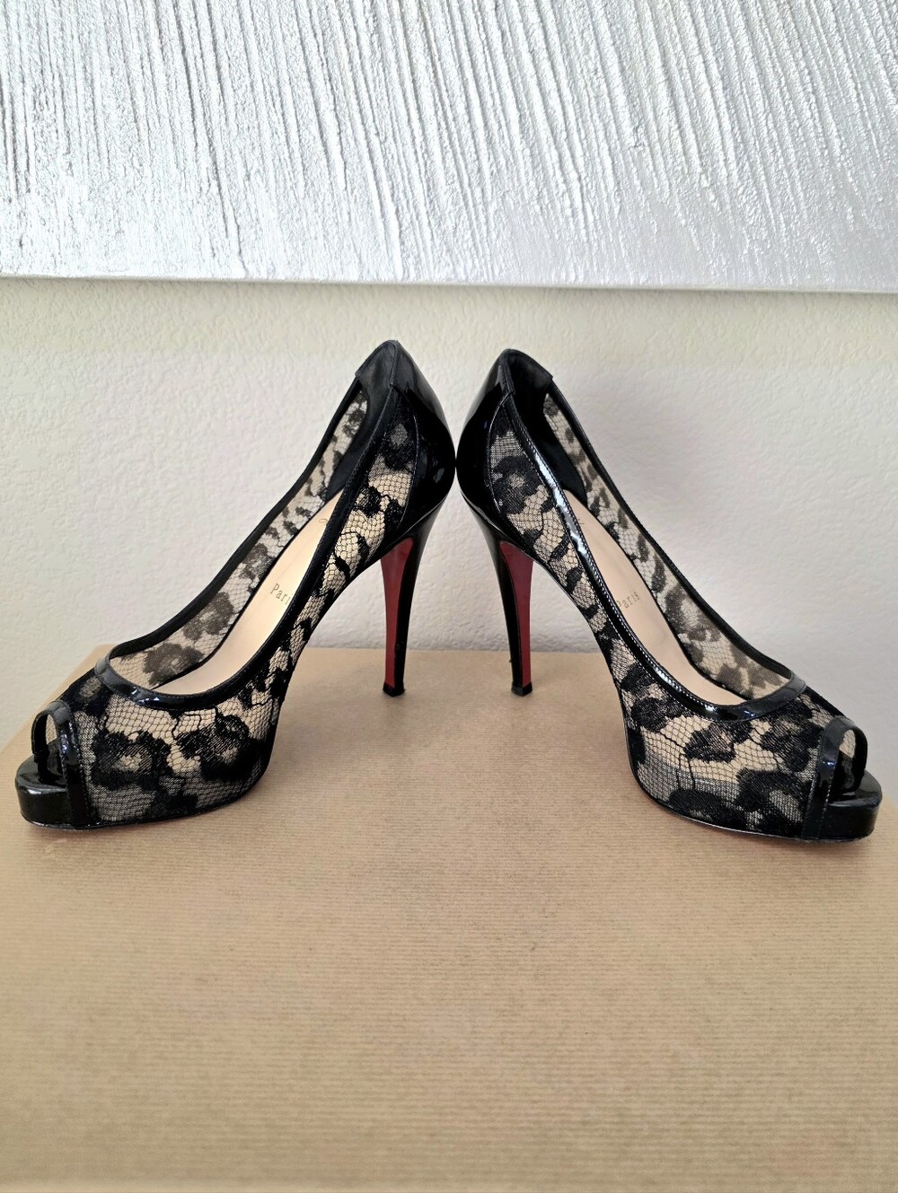 Authentic Christian Louboutin Black Lace & Patent Leather Peep Toe Pumps EU 38.5 - Picture 5 of 16